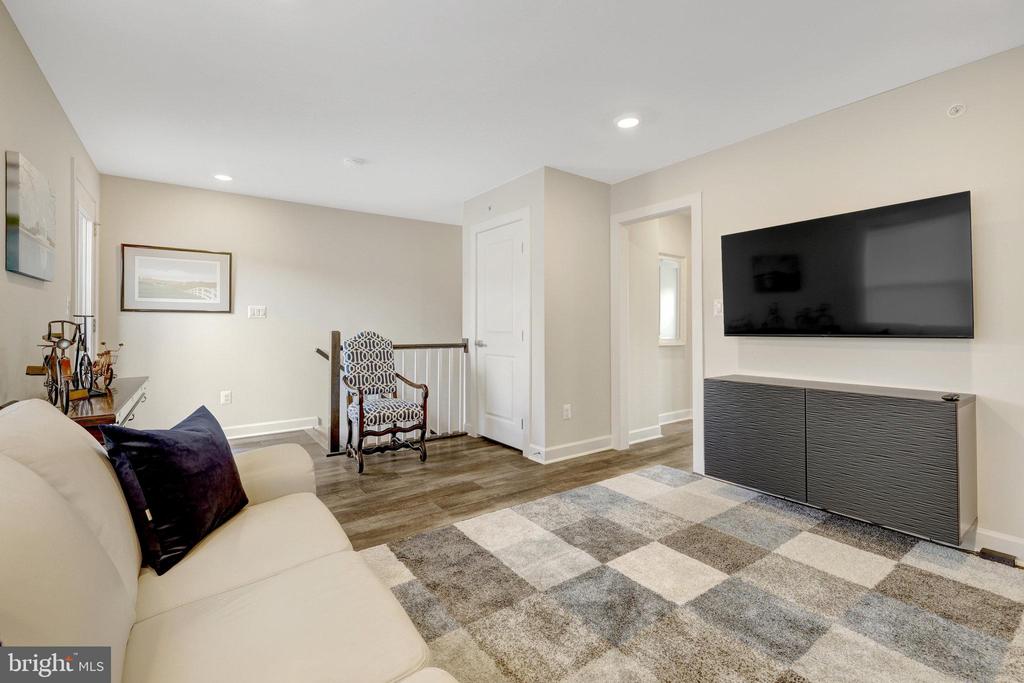 109 Market Sq NW #33