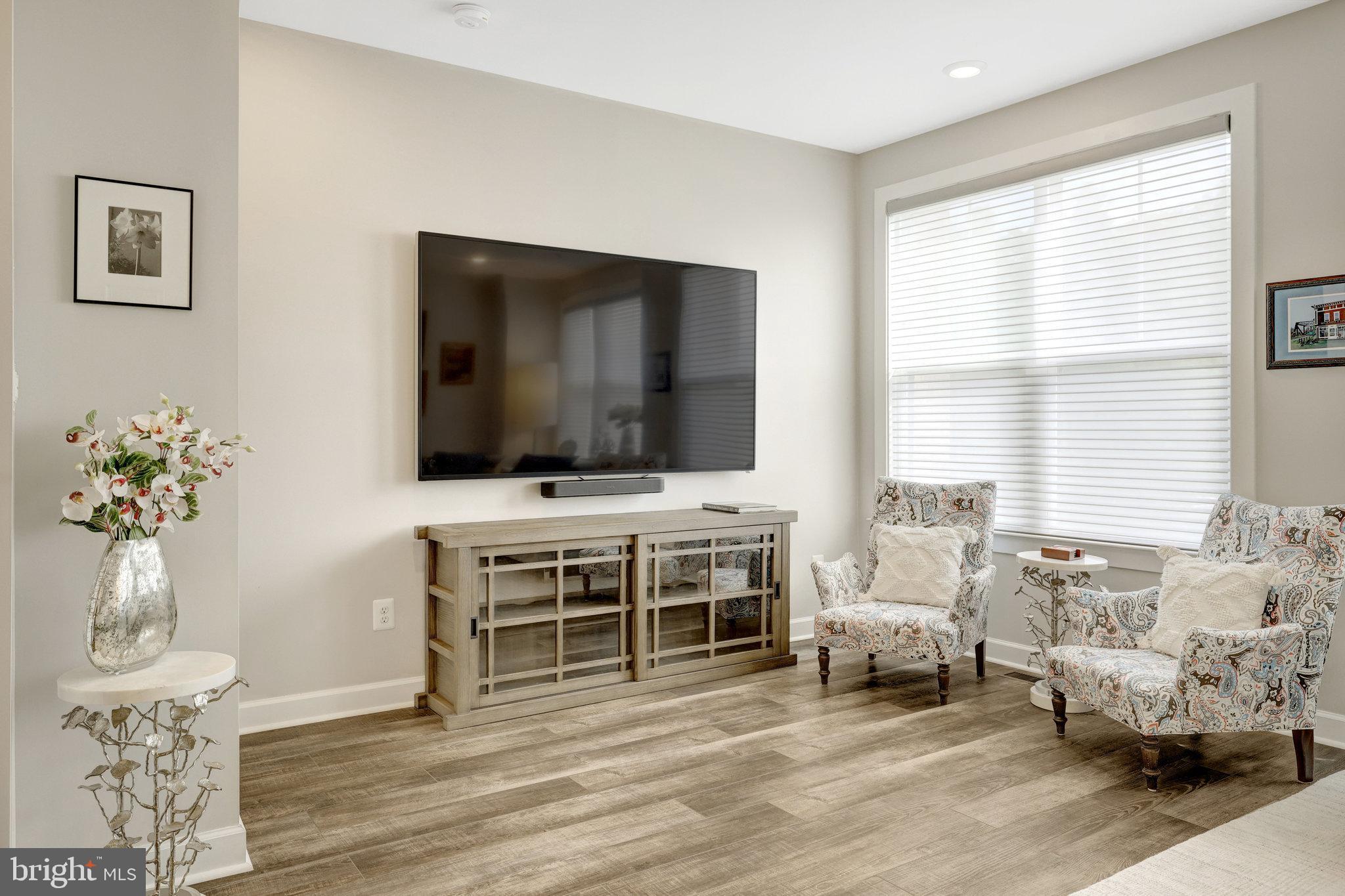 109 Market Sq NW #33