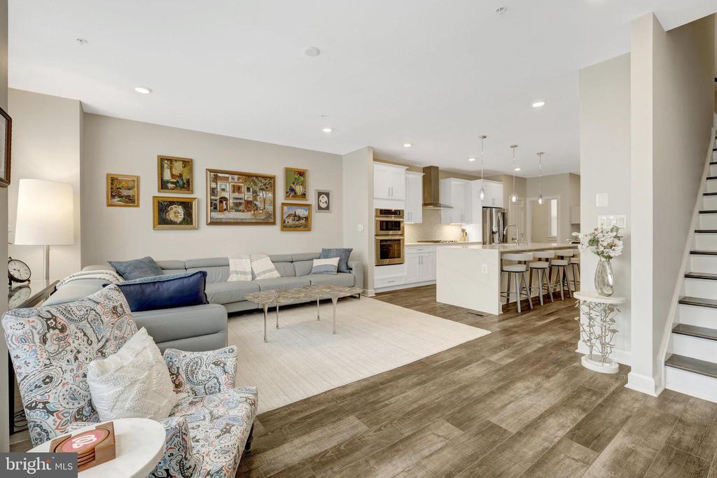 109 Market Sq NW #33
