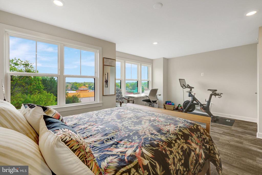 109 Market Sq NW #33