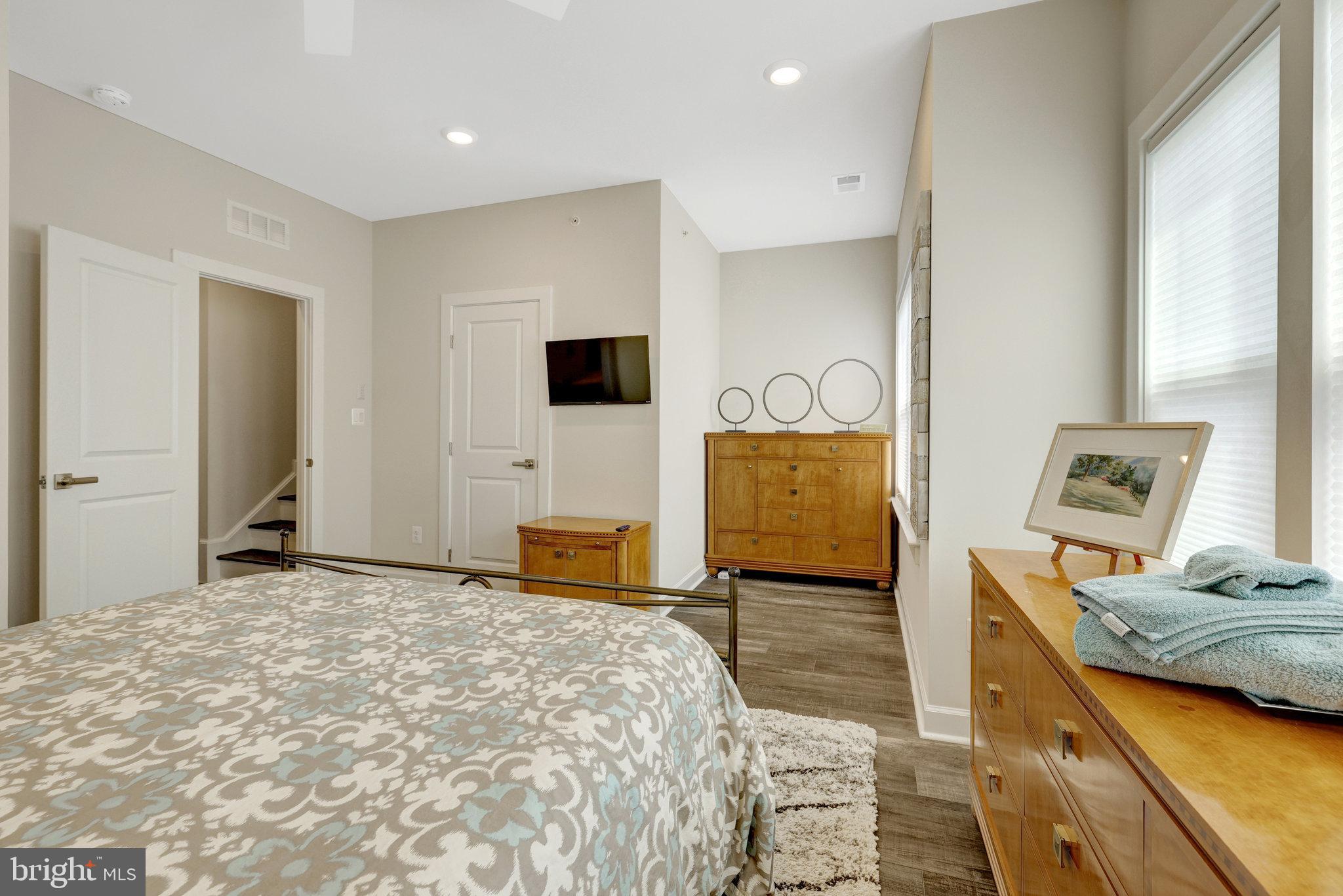 109 Market Sq NW #33