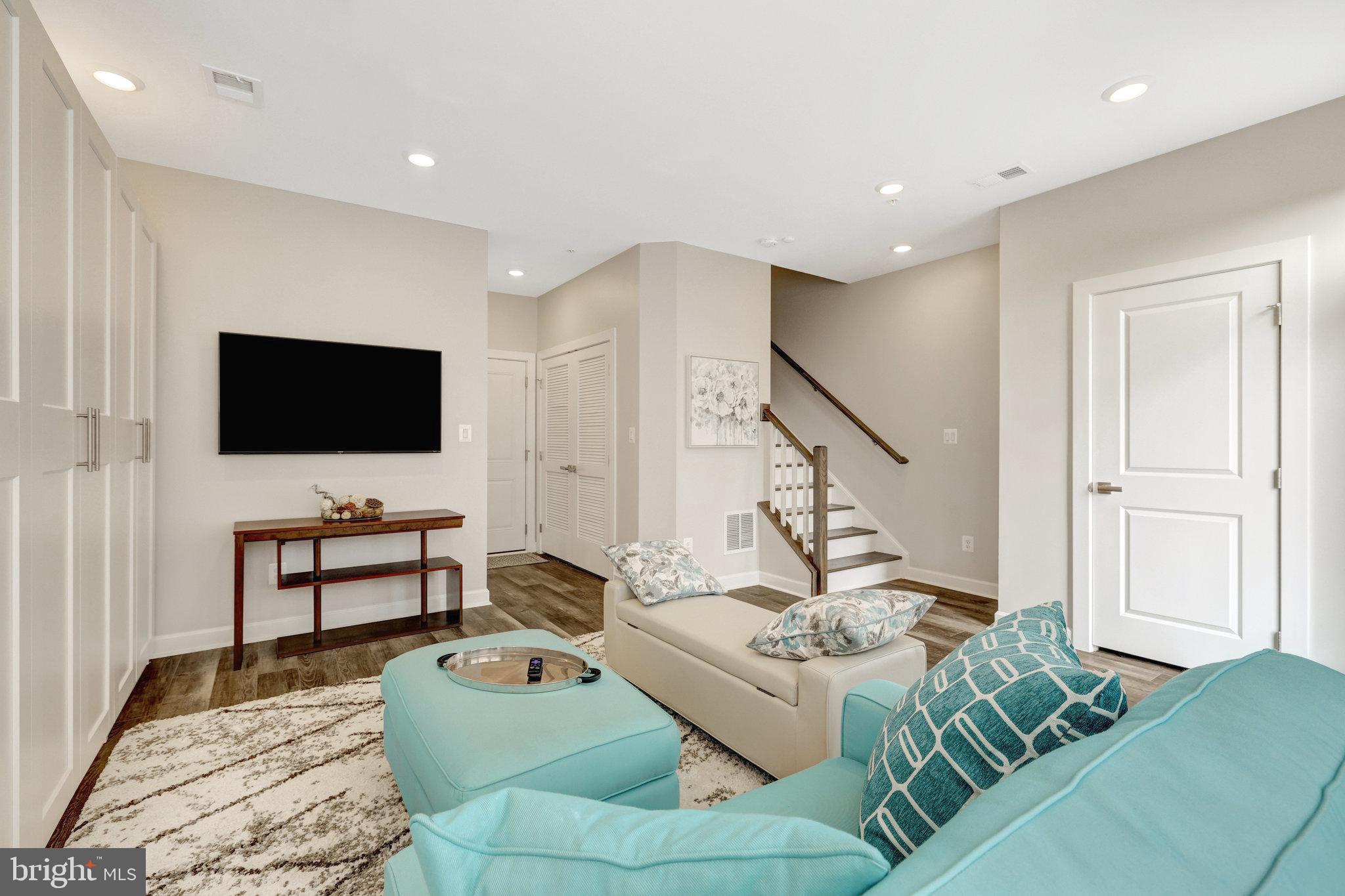 109 Market Sq NW #33