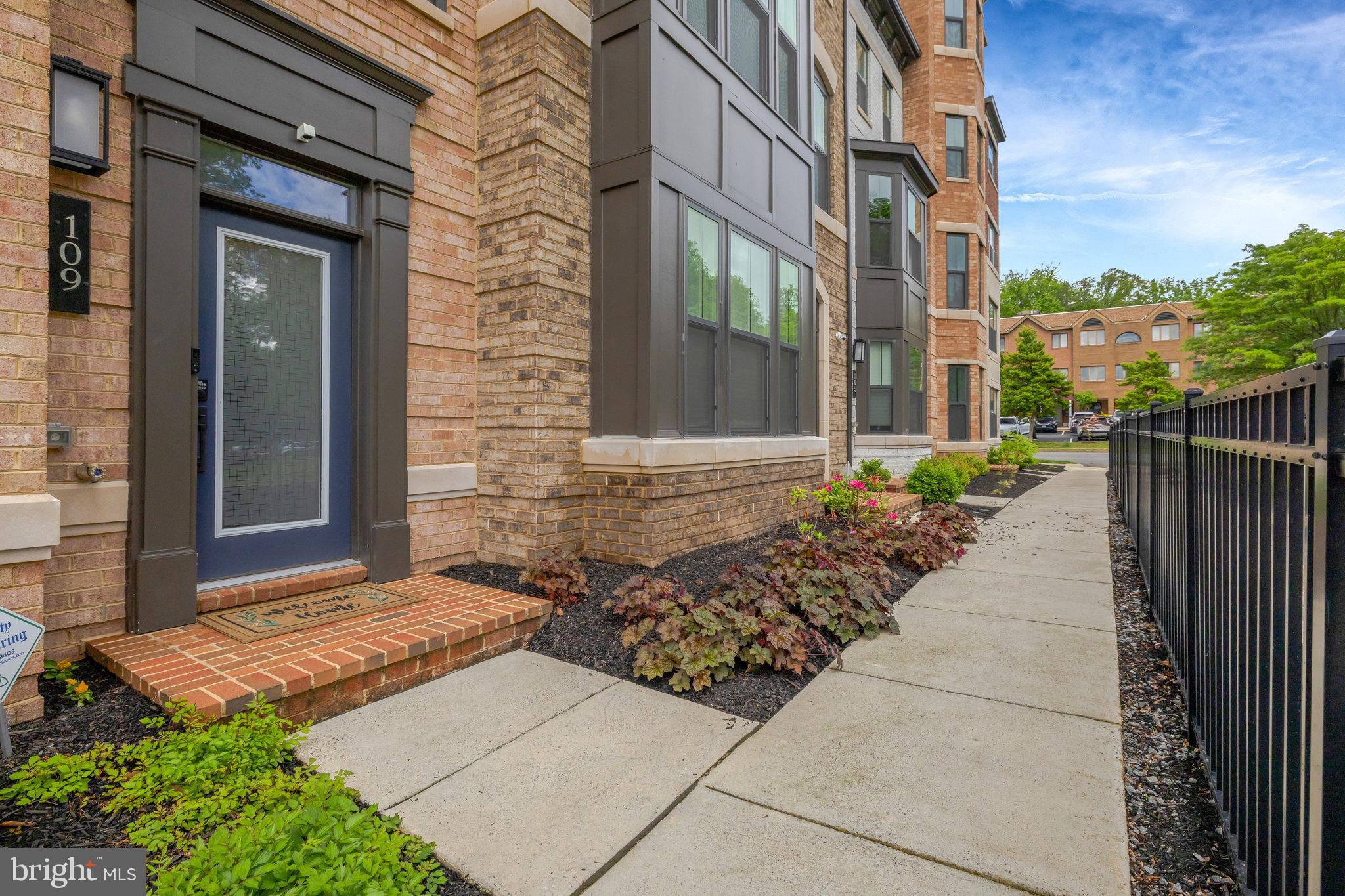 109 Market Sq NW #33