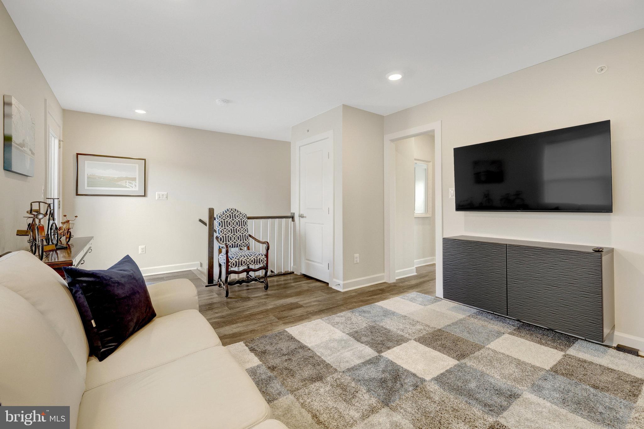 109 Market Sq NW #33
