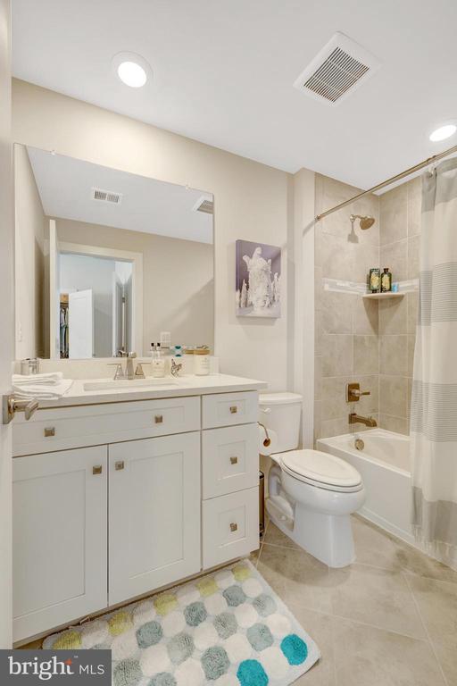 109 Market Sq NW #33