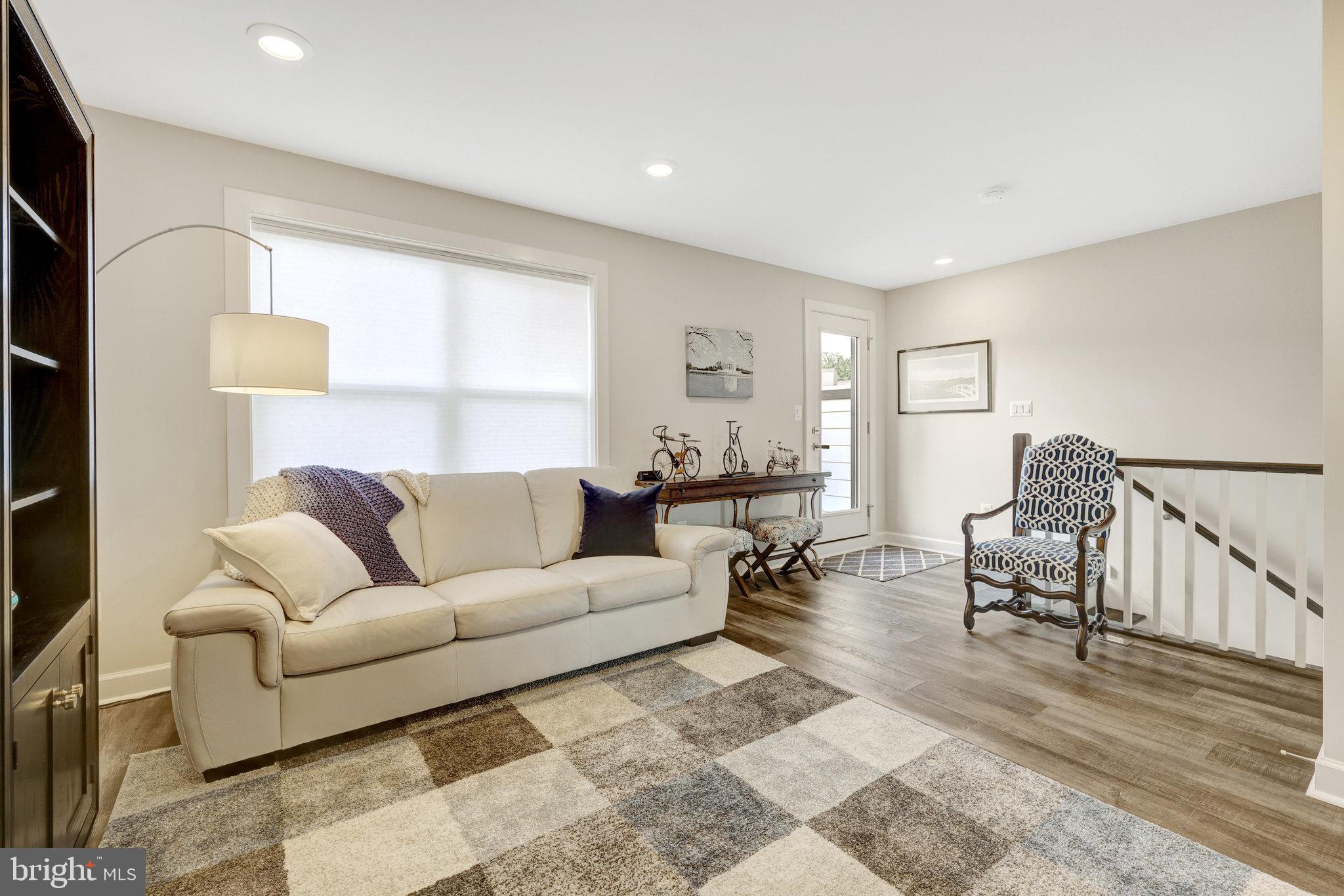109 Market Sq NW #33