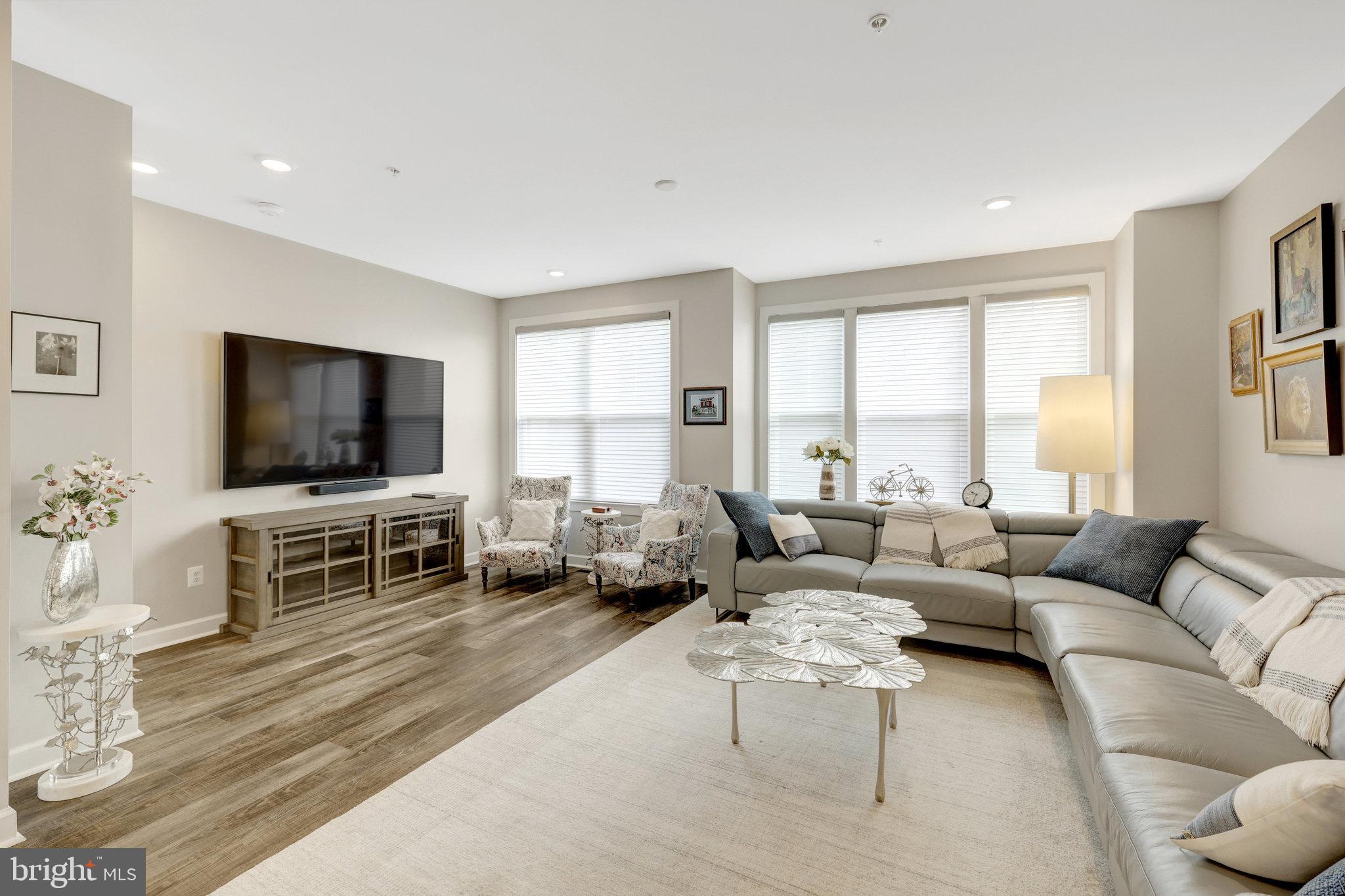 109 Market Sq NW #33