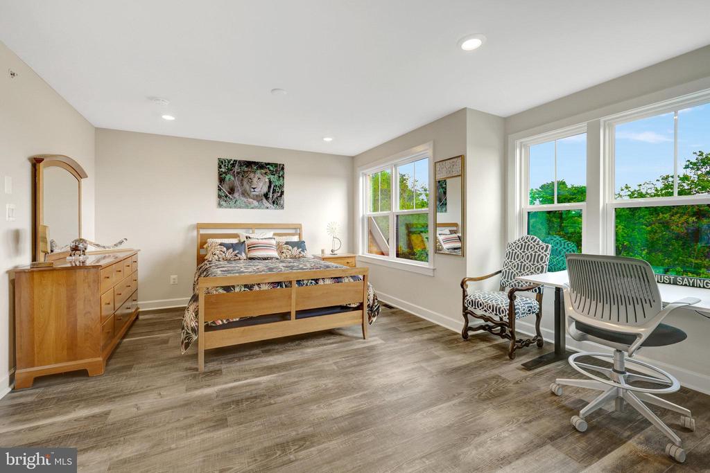 109 Market Sq NW #33