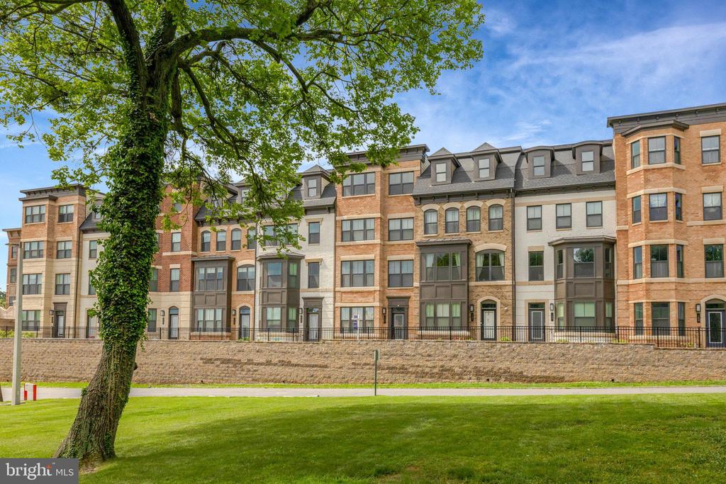 109 Market Sq NW #33