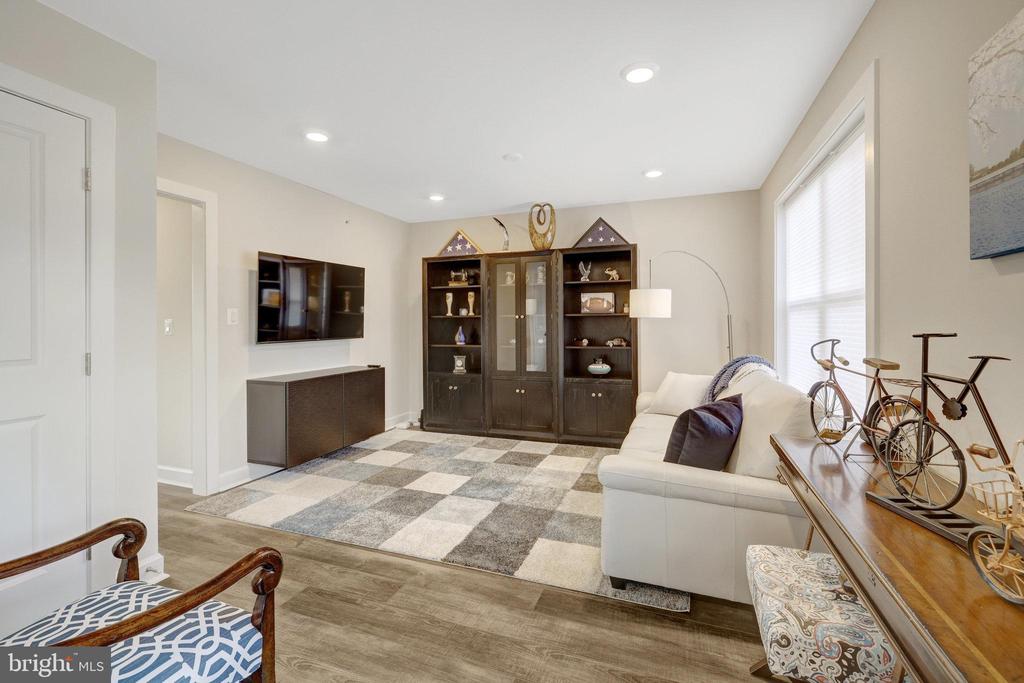109 Market Sq NW #33