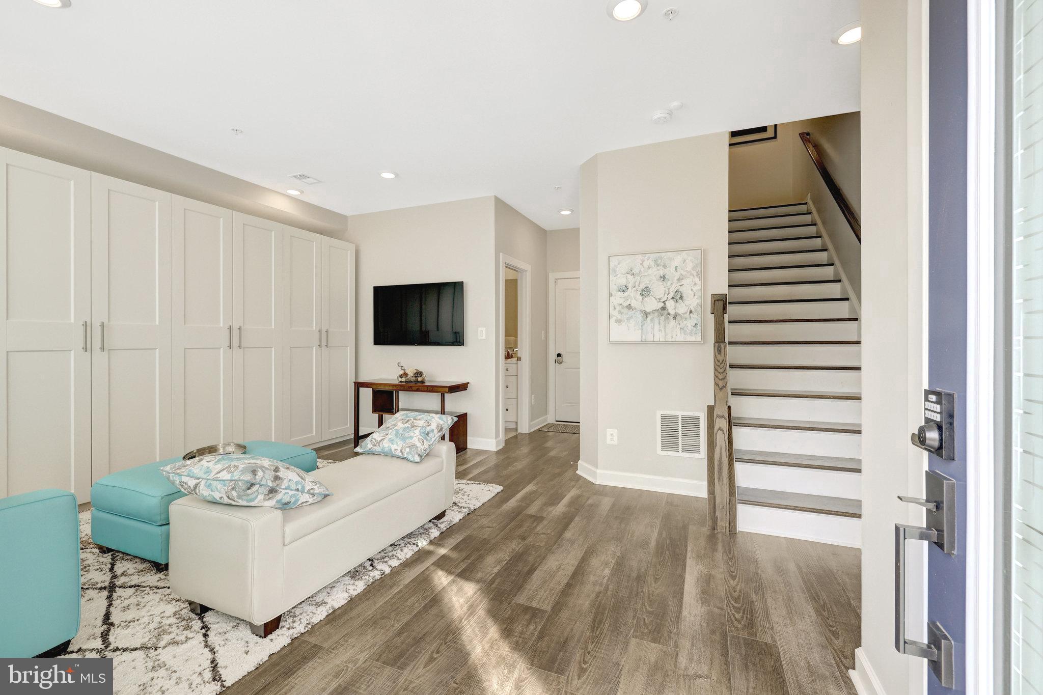 109 Market Sq NW #33
