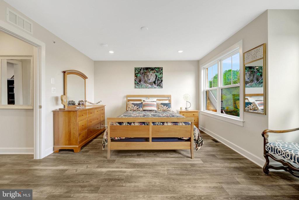 109 Market Sq NW #33