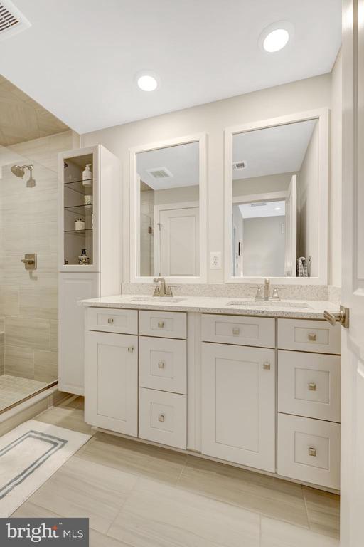 109 Market Sq NW #33