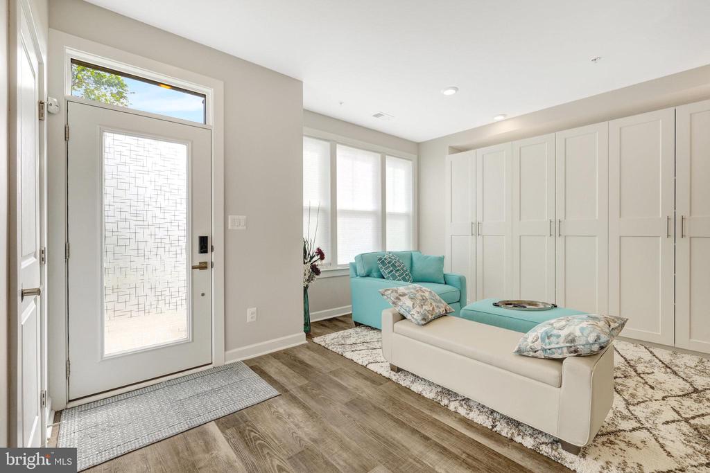 109 Market Sq NW #33