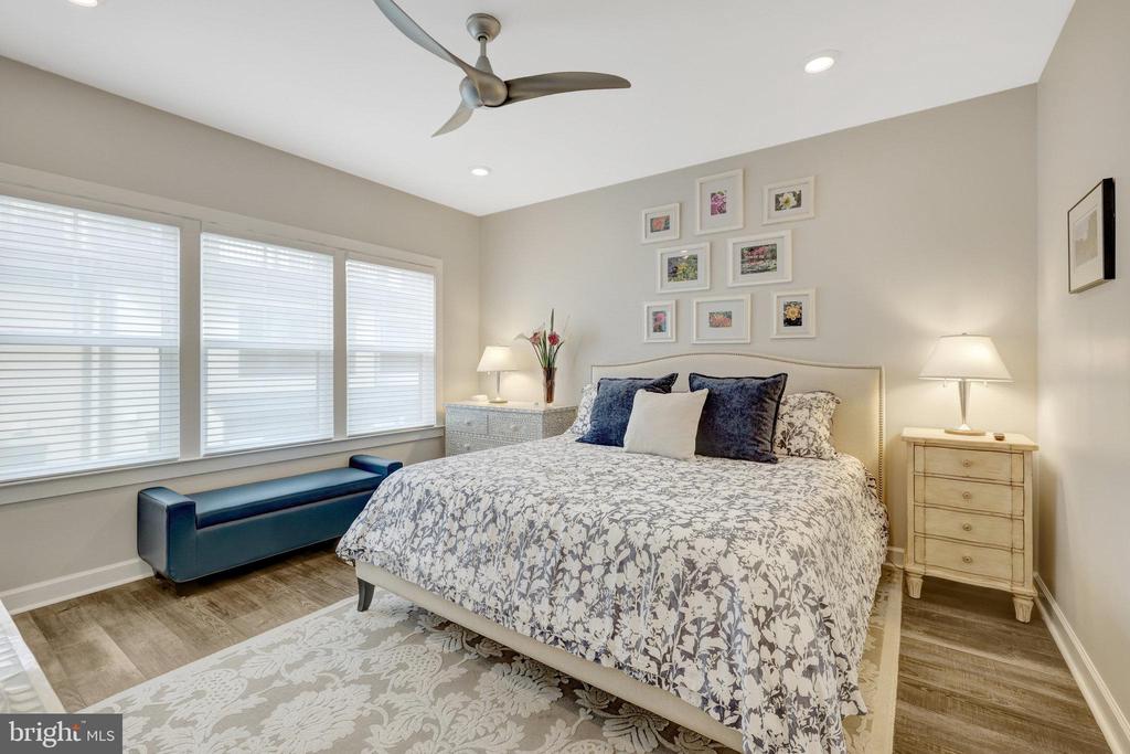 109 Market Sq NW #33
