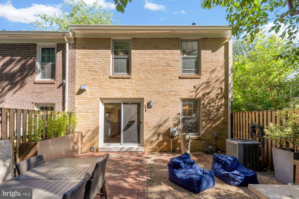 2429 ALSOP COURT