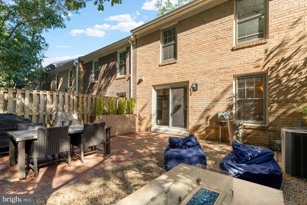 2429 ALSOP COURT