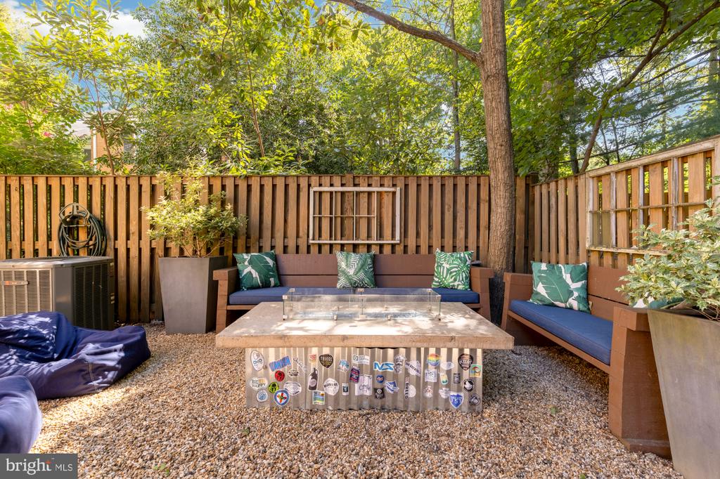 2429 ALSOP COURT