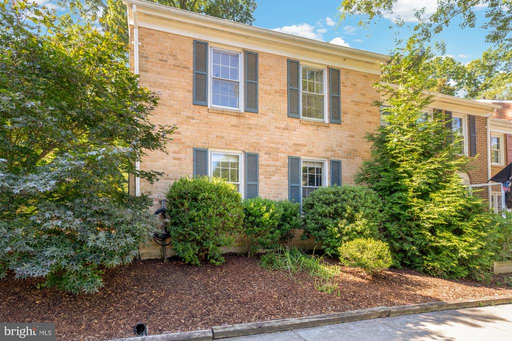 2429 ALSOP COURT