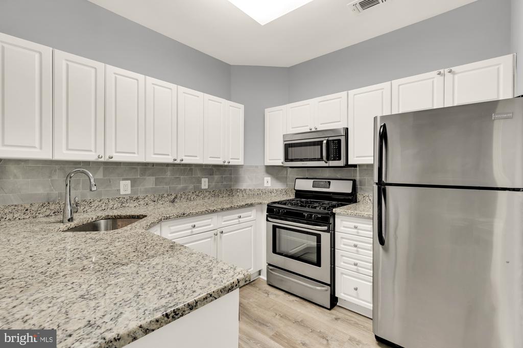 12909 ALTON SQUARE 102