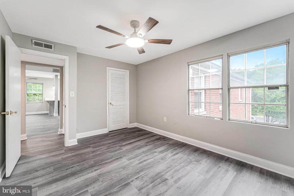 6718 W WAKEFIELD DRIVE Unit: B2