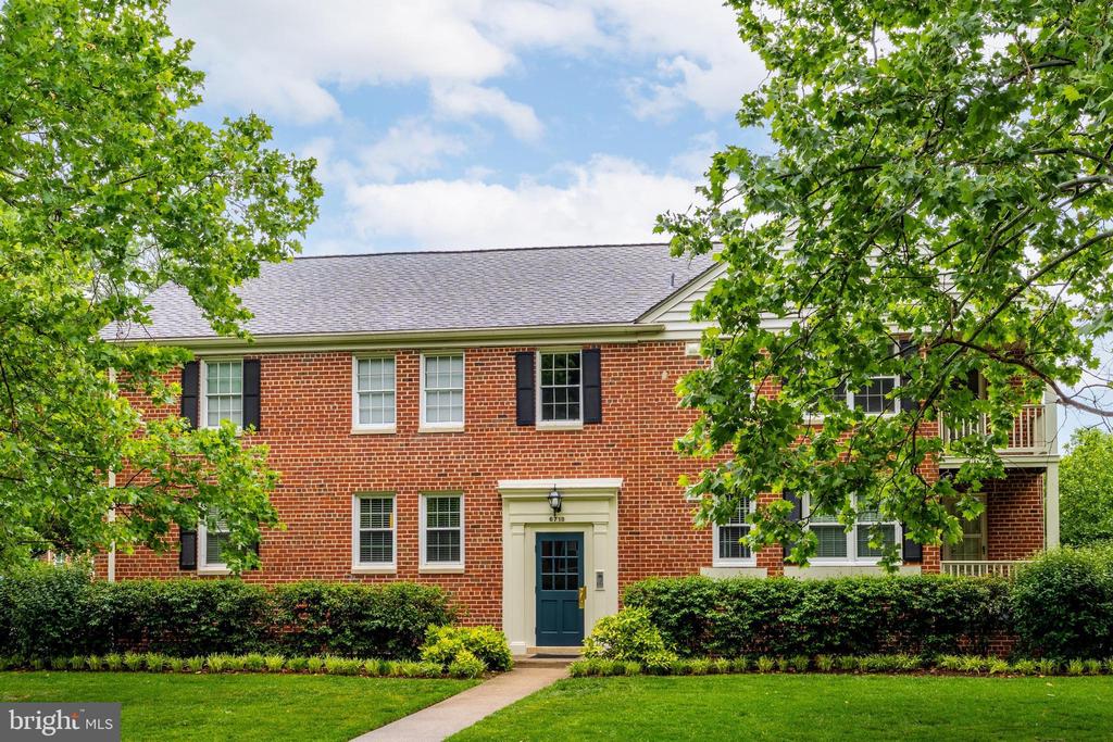 6718 W WAKEFIELD DRIVE Unit: B2