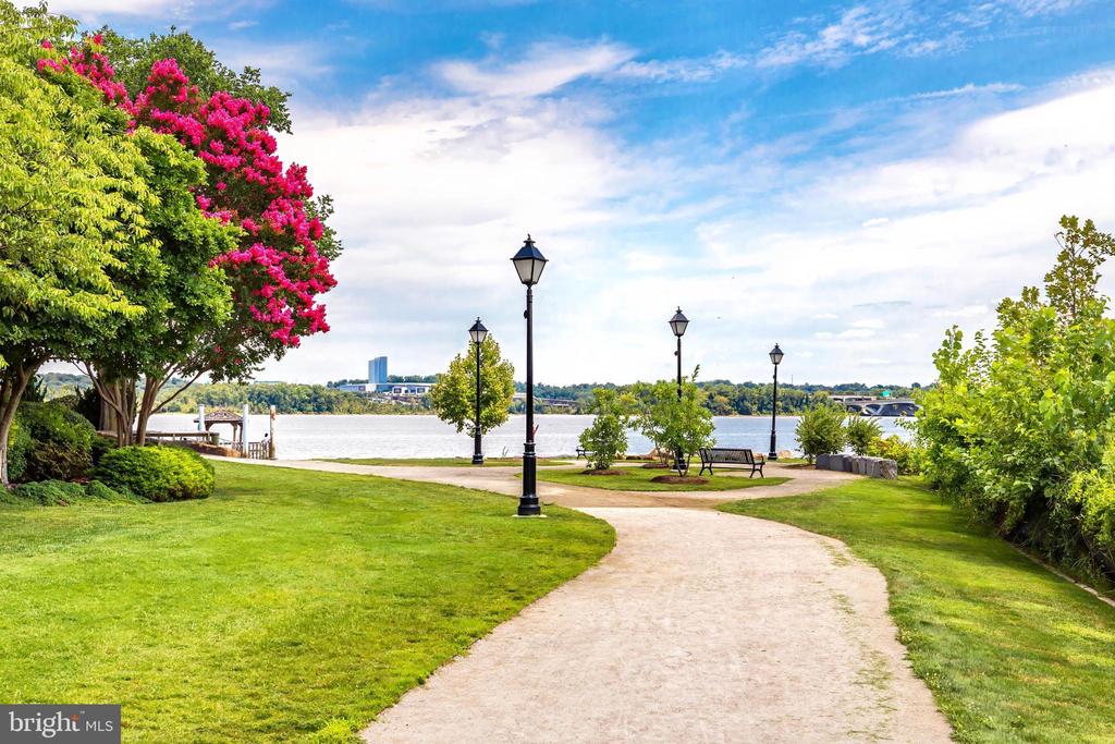 6718 W WAKEFIELD DRIVE Unit: B2