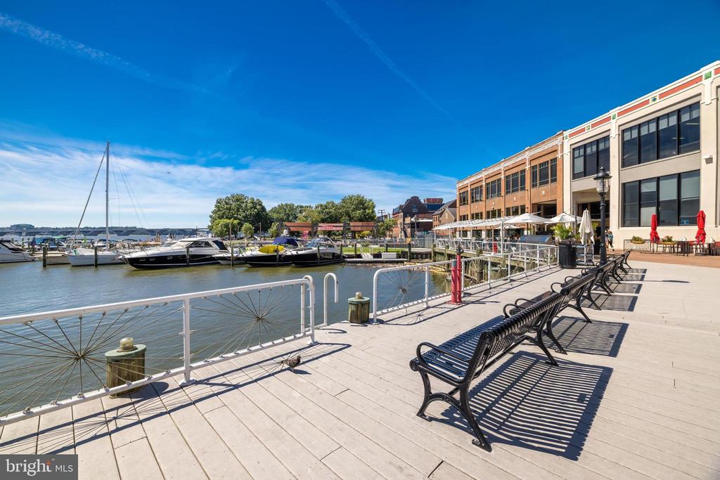 6718 W WAKEFIELD DRIVE Unit: B2