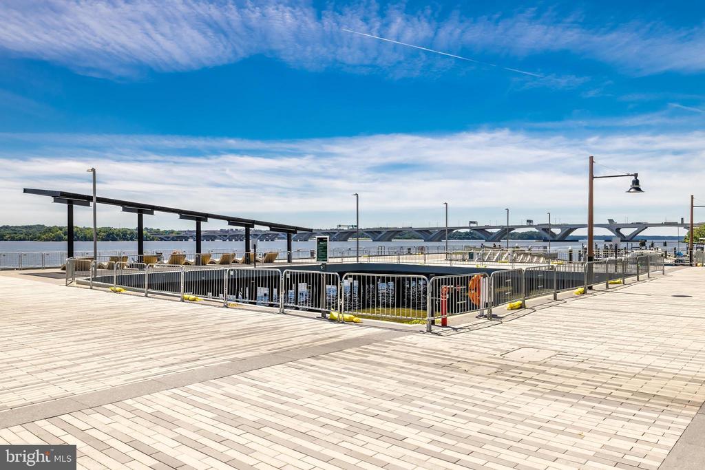 6718 W WAKEFIELD DRIVE Unit: B2