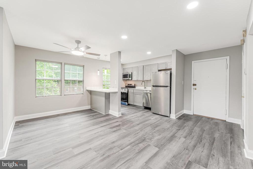 6718 W WAKEFIELD DRIVE Unit: B2