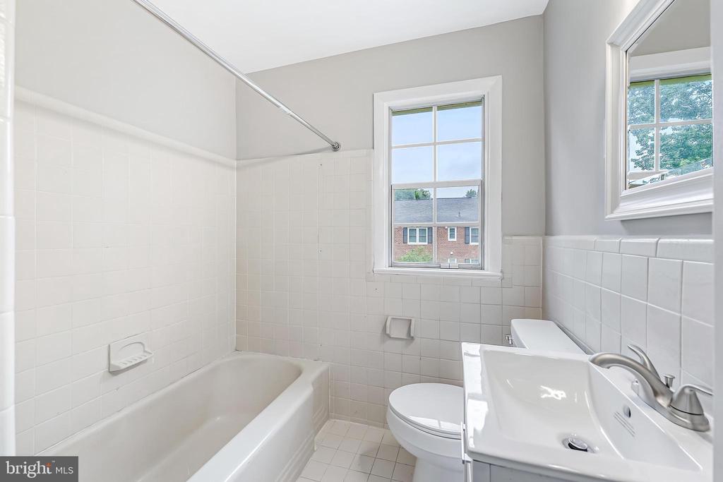 6718 W WAKEFIELD DRIVE Unit: B2