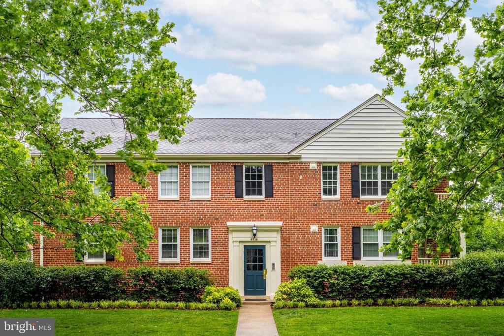 6718 W WAKEFIELD DRIVE Unit: B2