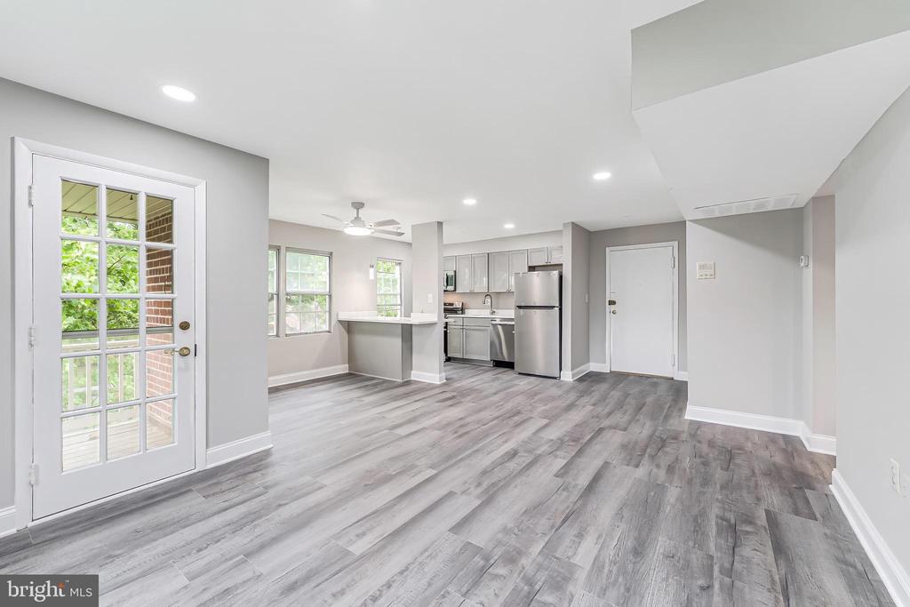 6718 W WAKEFIELD DRIVE Unit: B2