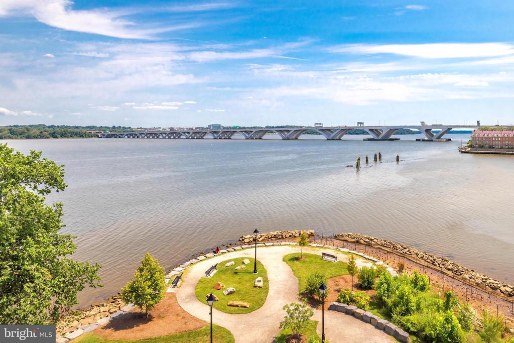 6718 W WAKEFIELD DRIVE Unit: B2