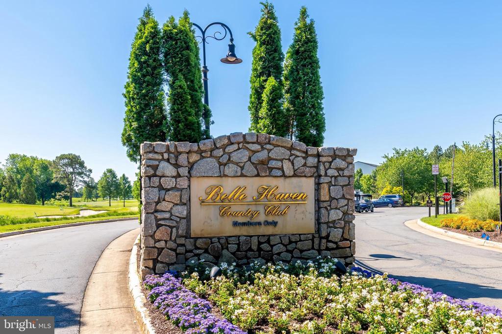 6718 W WAKEFIELD DRIVE Unit: B2