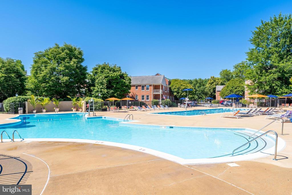 6718 W WAKEFIELD DRIVE Unit: B2