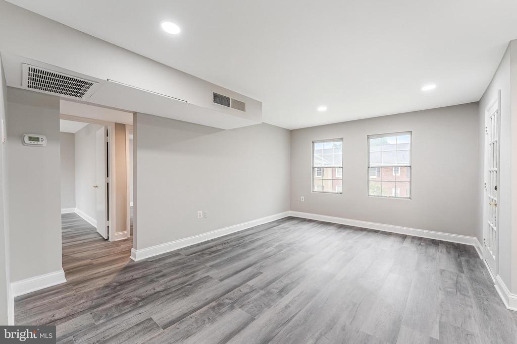 6718 W WAKEFIELD DRIVE Unit: B2