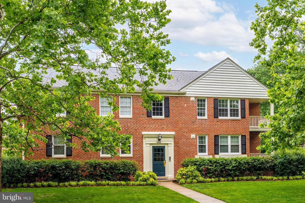 6718 W WAKEFIELD DRIVE Unit: B2