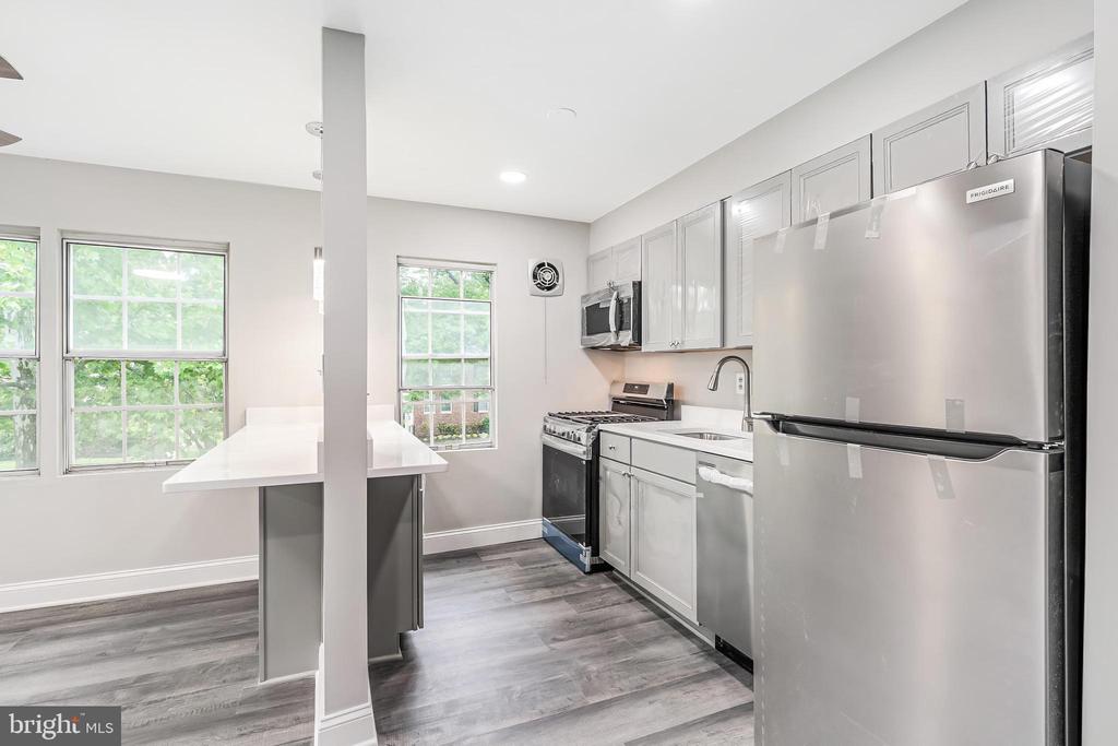 6718 W WAKEFIELD DRIVE Unit: B2
