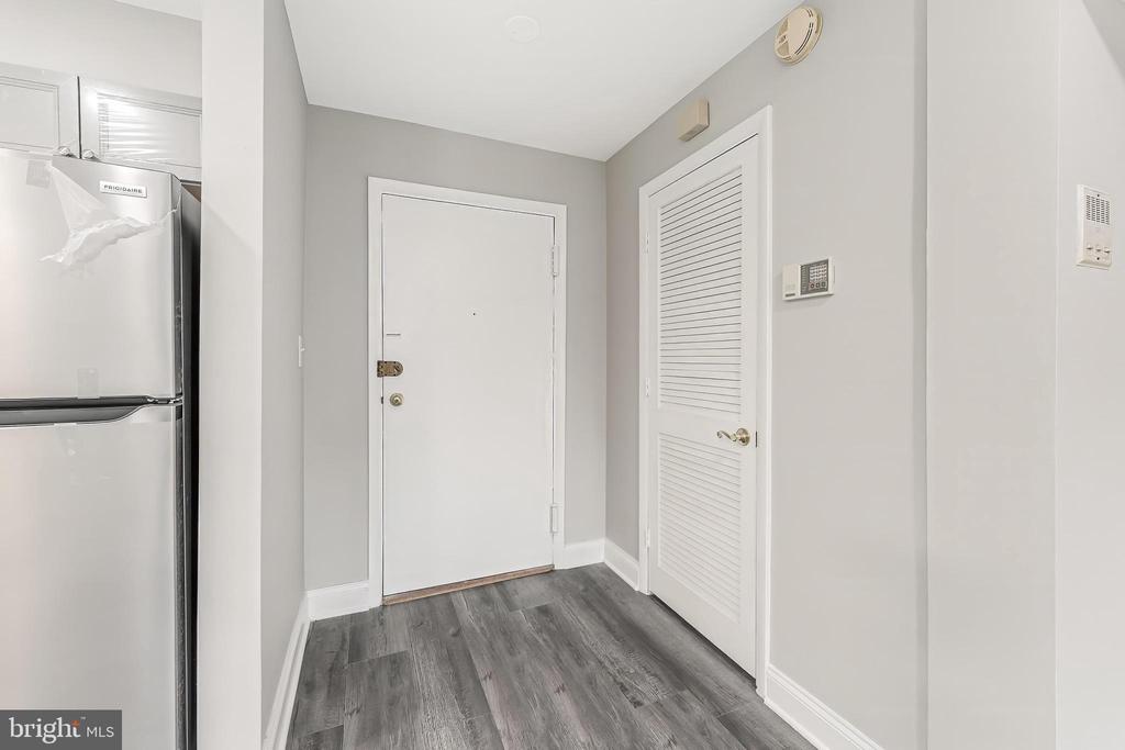 6718 W WAKEFIELD DRIVE Unit: B2