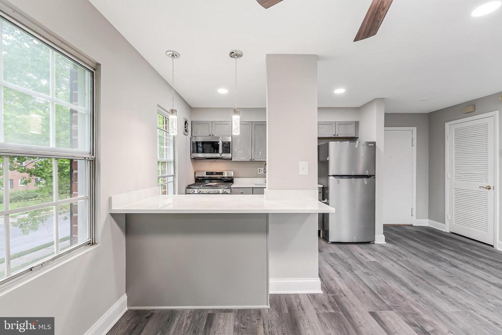 6718 W WAKEFIELD DRIVE Unit: B2