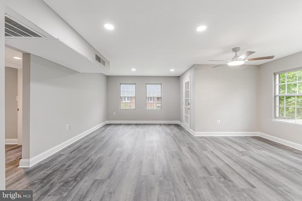 6718 W WAKEFIELD DRIVE Unit: B2