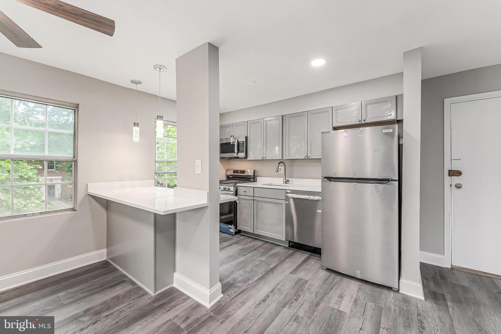 6718 W WAKEFIELD DRIVE Unit: B2