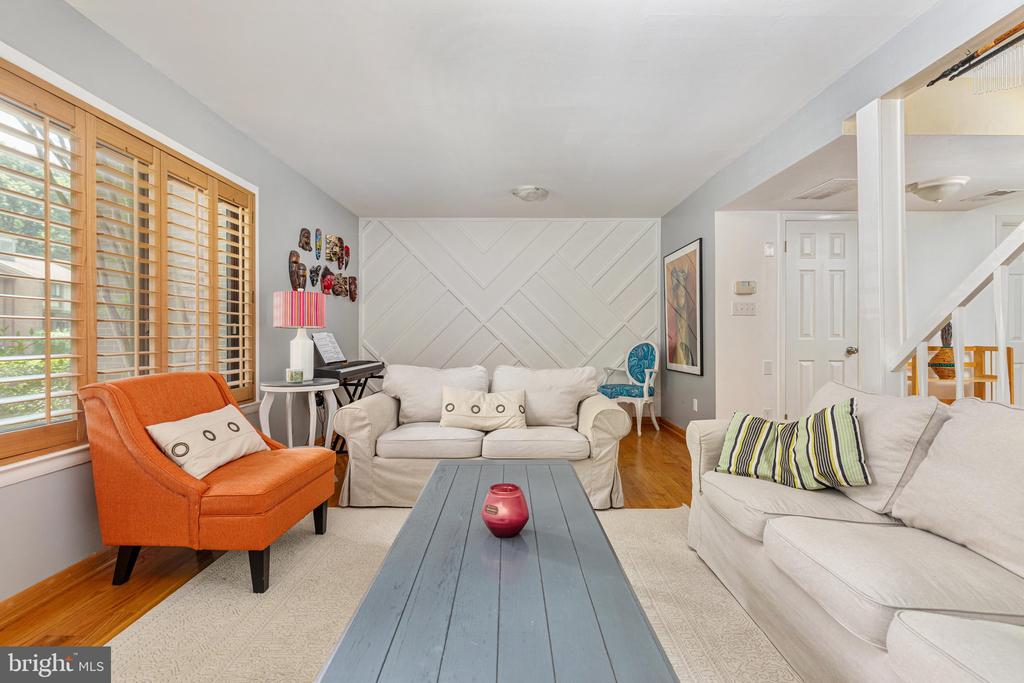 2223 GLENCOURSE LANE