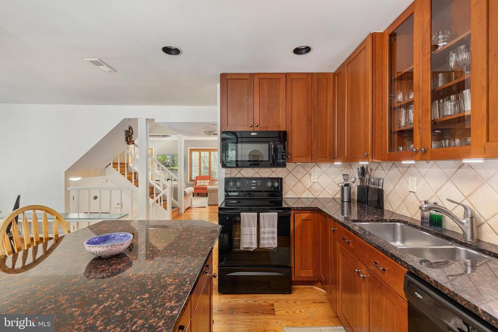 2223 GLENCOURSE LANE