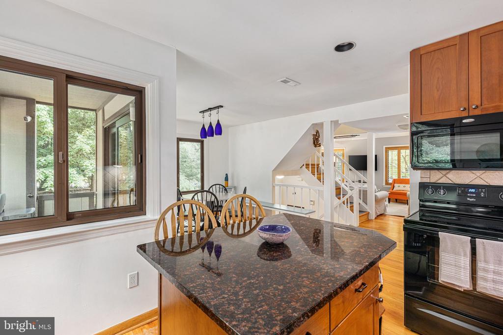 2223 GLENCOURSE LANE