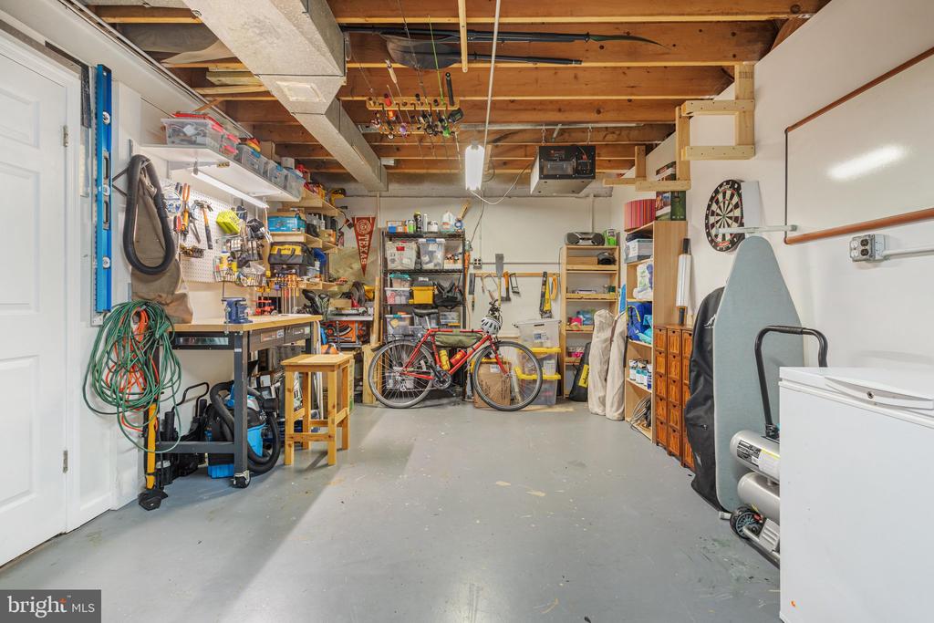 2223 GLENCOURSE LANE