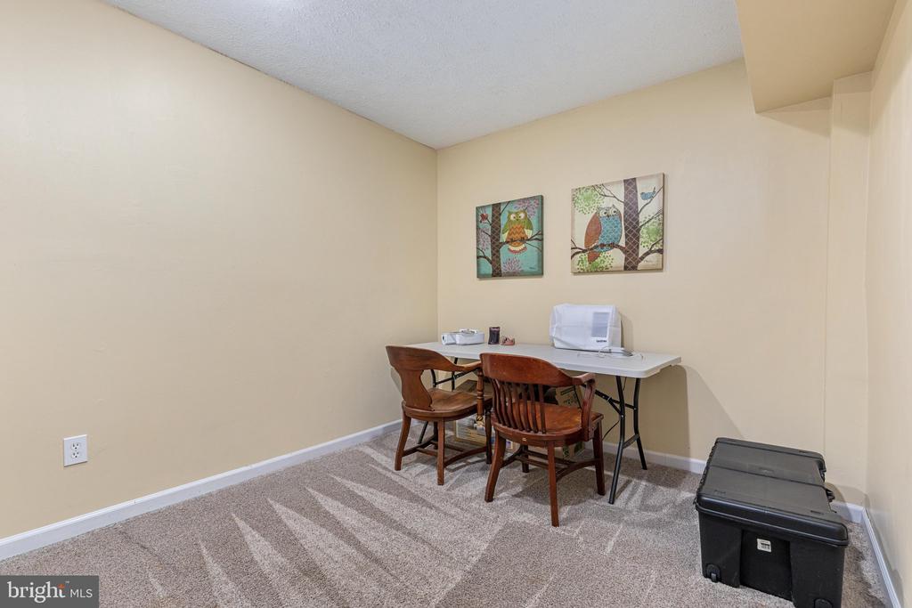 2223 GLENCOURSE LANE