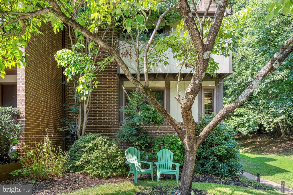2223 GLENCOURSE LANE