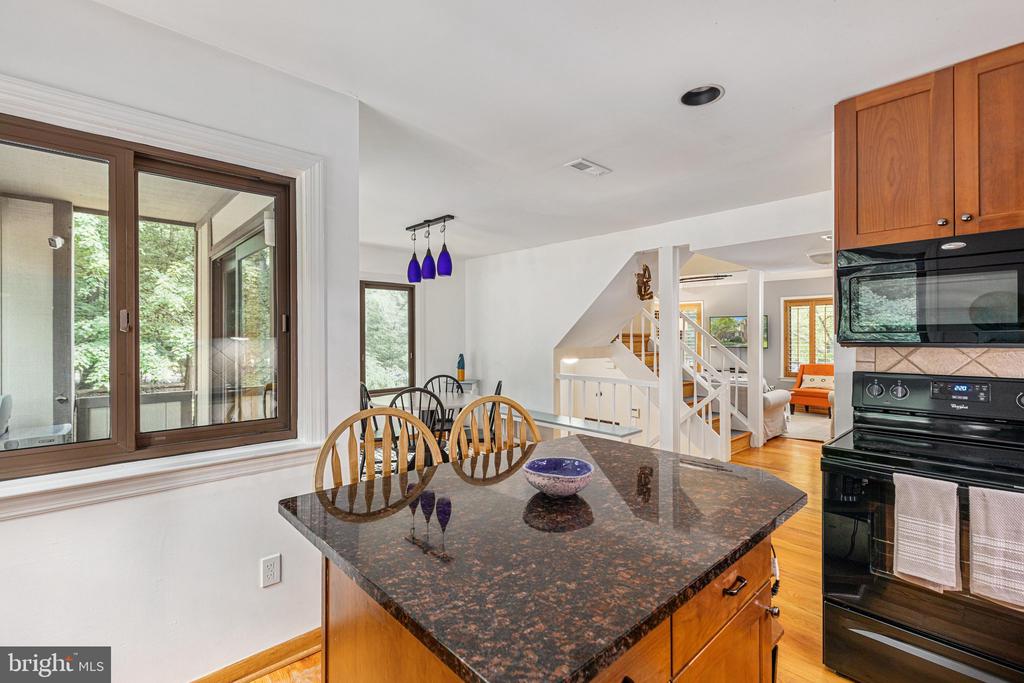 2223 GLENCOURSE LANE